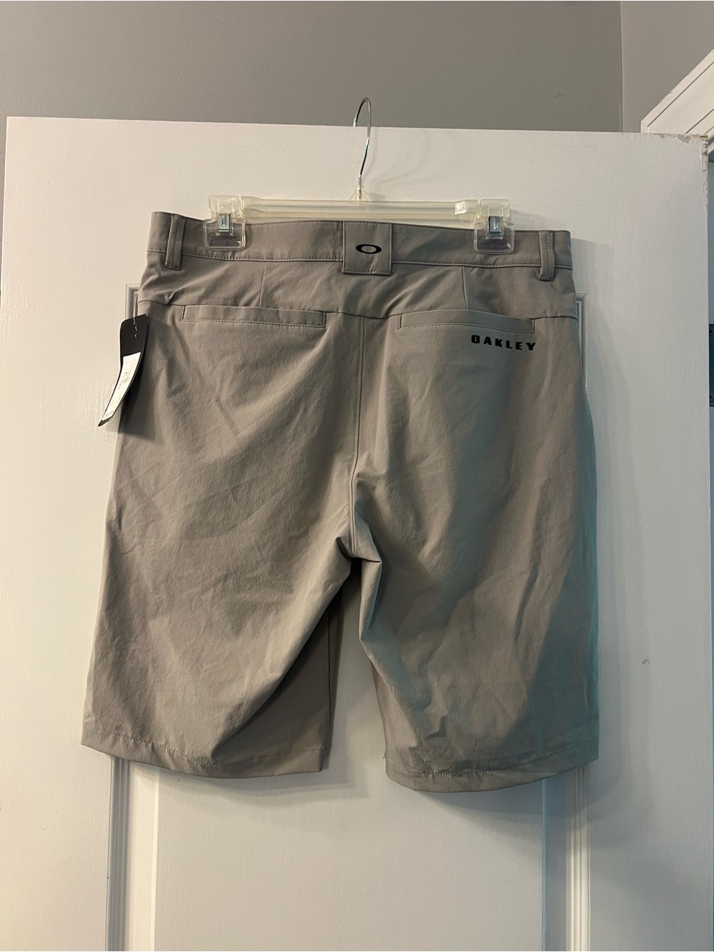 NWT Oakley gray shorts size 32 regular fit - Picture 2 of 7